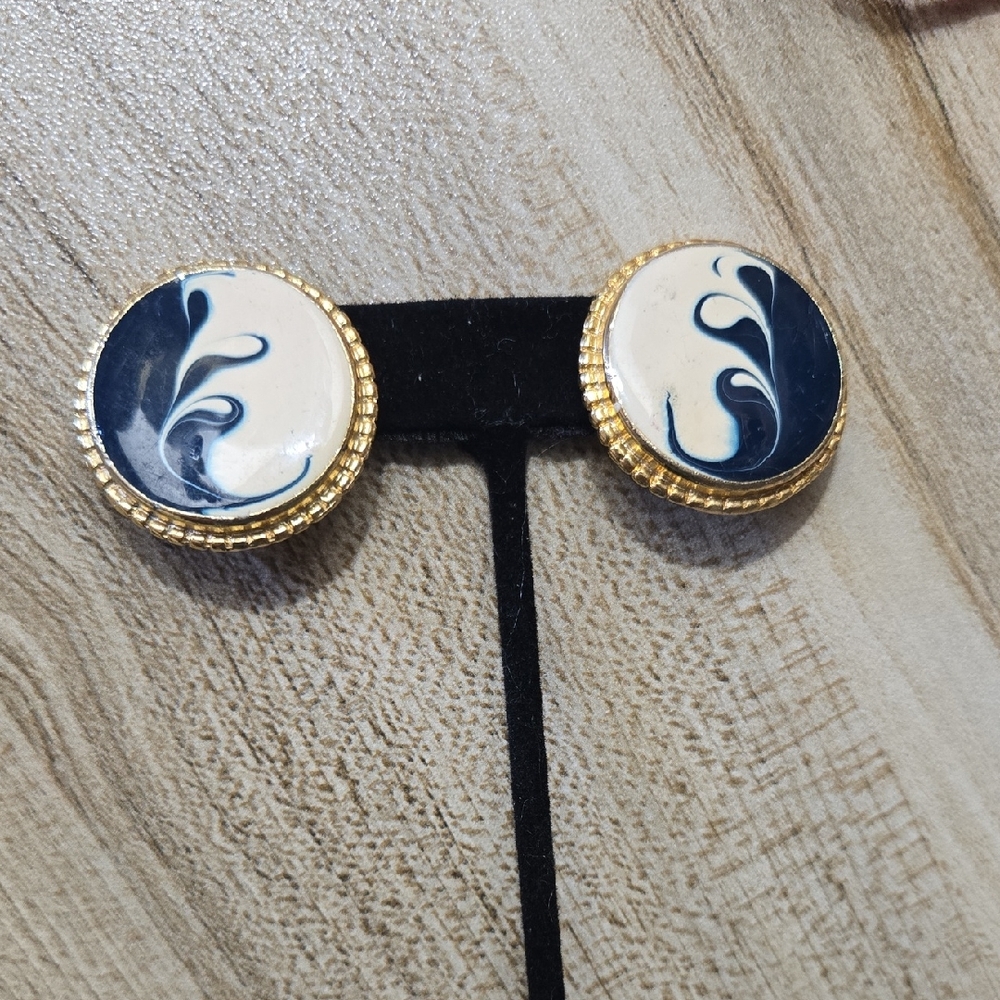 Vintage Aviva Gold Tone Swirl Teal And Cream Enamel Clip On Earrings 💫 NWT